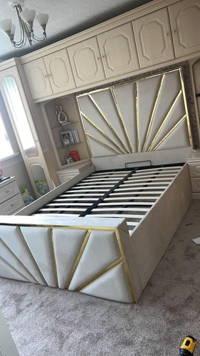 Soft plush sunrise stripe bed - plush,